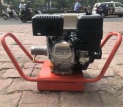 Đầm dùi bơm nước chạy xăng Hoshi (5.5HP)